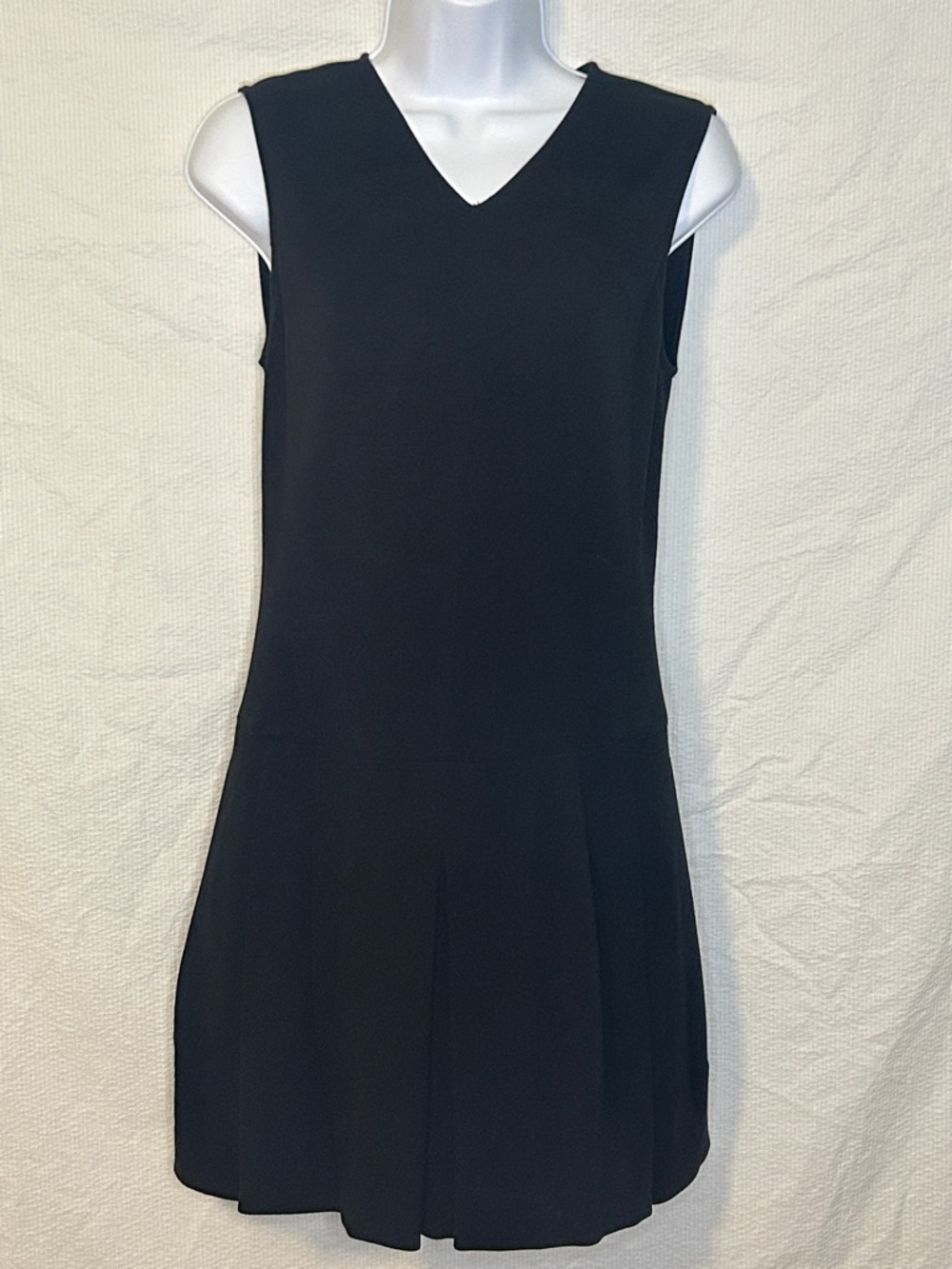 Vince Black V-Neck Sleeveless inverted Pleats Mini Dress, Size 4